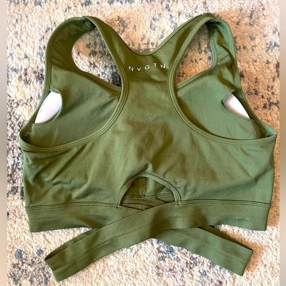 NVGTN Seamless Sculpt Seamless Bra Top Spandex Woman Fitness Size MEDIUM -‎ EUC - Picture 3 of 9